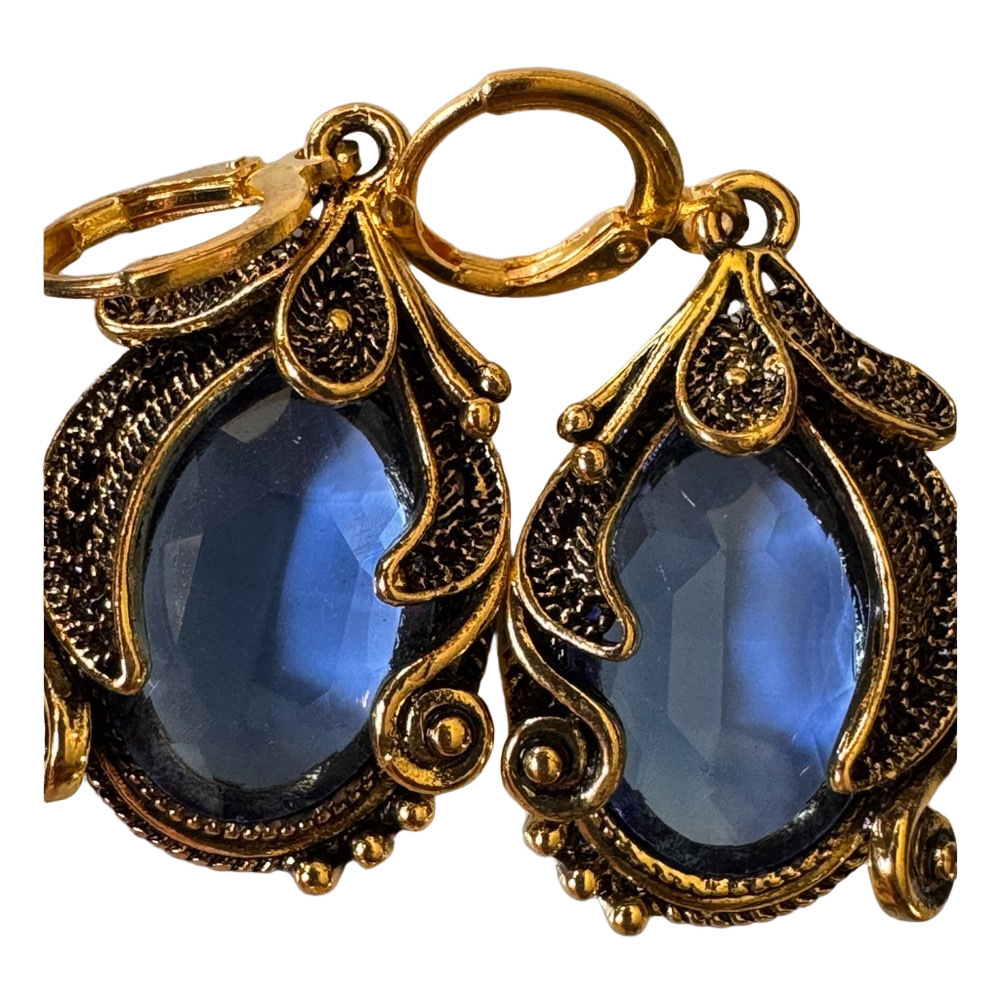 Vintage Style Gold Tone Simulated Sapphire or Amethyst Pear Shaped Earrings. - Picture 4 of 5
